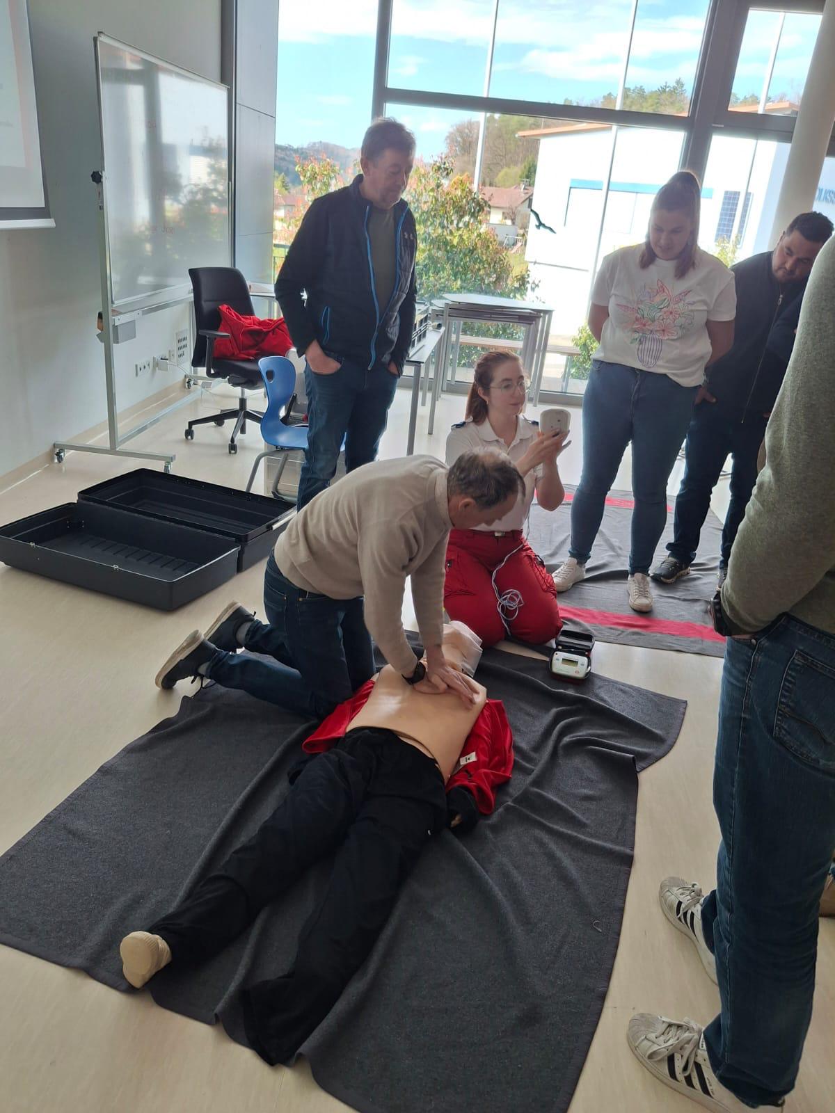 Erste Hilfe Auffrischungskurs für die Feuerwehren des Abschnitts