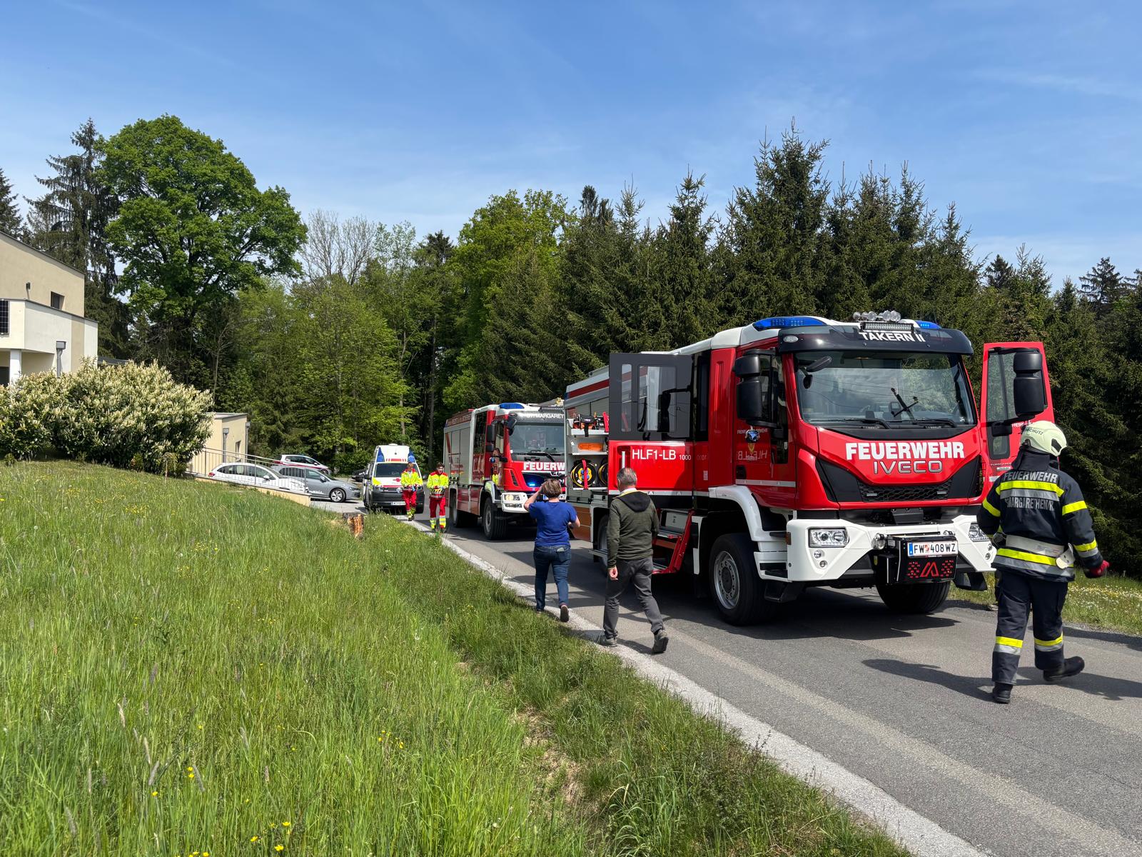 T10- Verkehrsunfall mit einer eingeklemmten Person